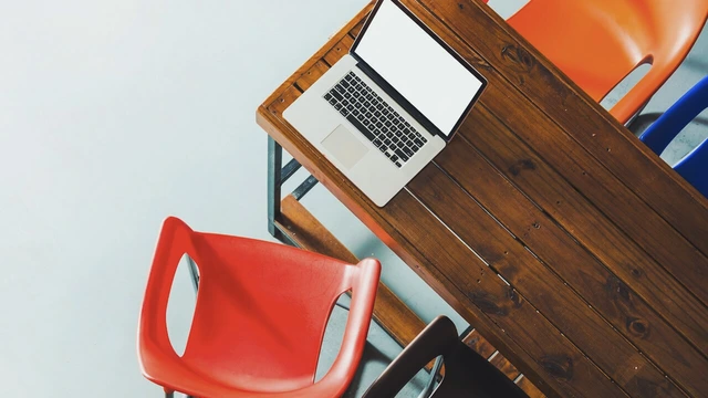 Scrivanie A Scomparsa Per Ambienti Moderni E Multifunzionali